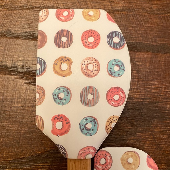 Valentine's Day Donut Themed Silicone Spatula Set of 2, Donut Stop Believen' - Picture 9 of 13